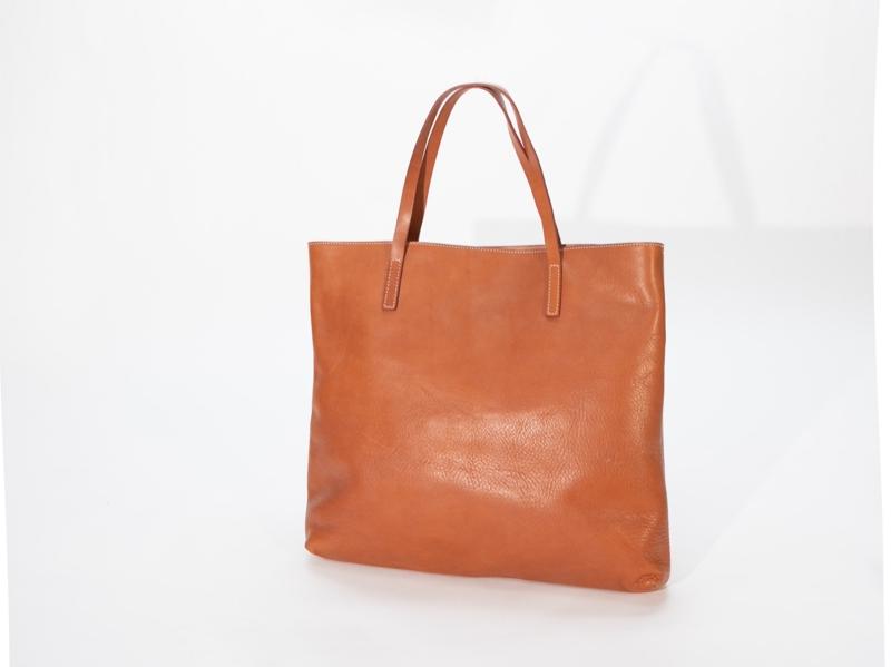 ခေတ်ဟောင်း Saddle Bags များသည် 2026 Classic Fashion Trend ကို အဘယ်ကြောင့် လွှမ်းမိုးထားသနည်း။